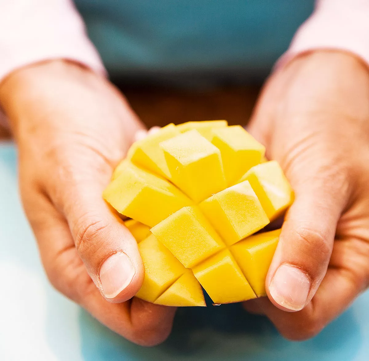 Mango: mangon leikkaaminen kuutioiksi