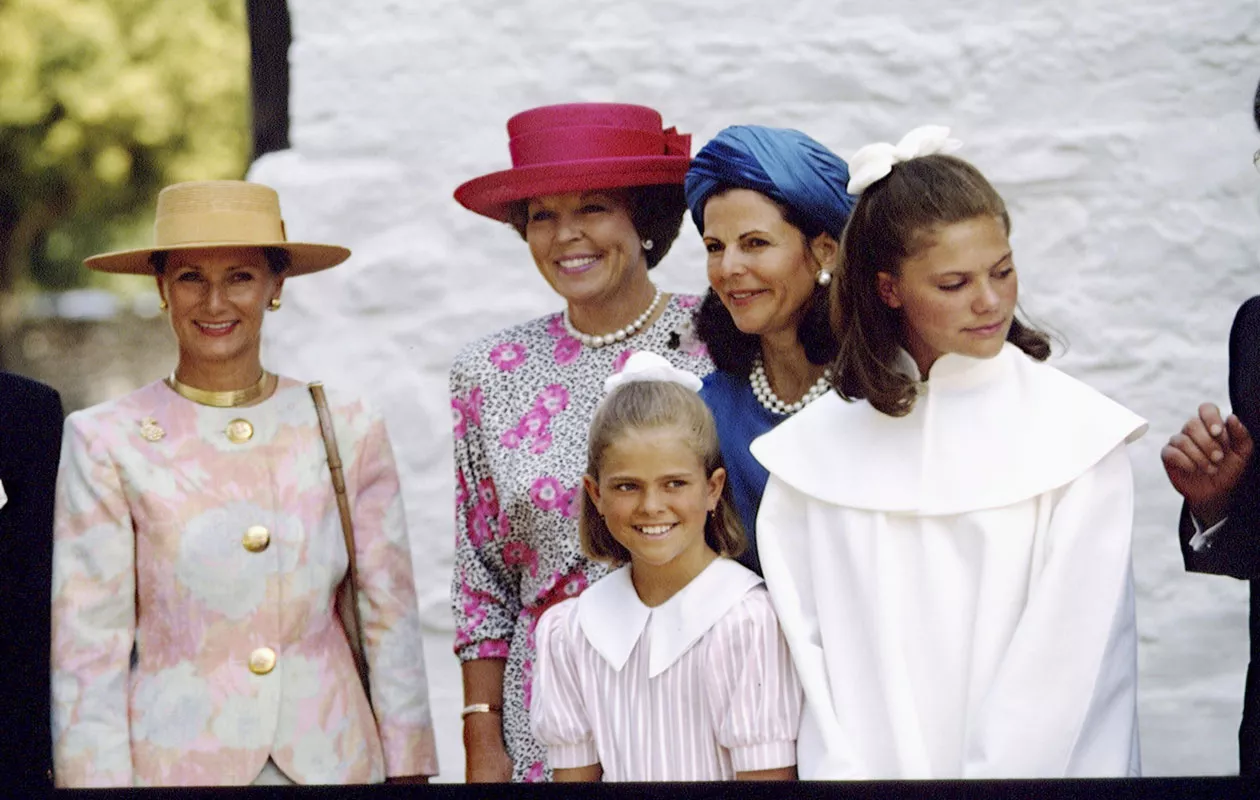 Victorian konfirmaatiota juhlittiin 1992. Kuvassa Madeleinen ja Silvian vieressä Alankomaiden silloinen hallitsija, kuningatar Beatrix.