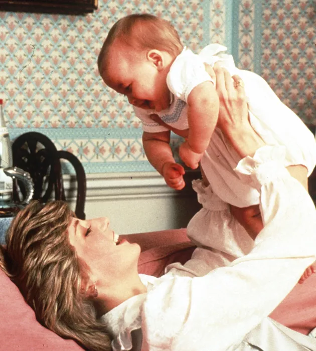 Prinsessa Diana ja prinssi William vuonna 1982.