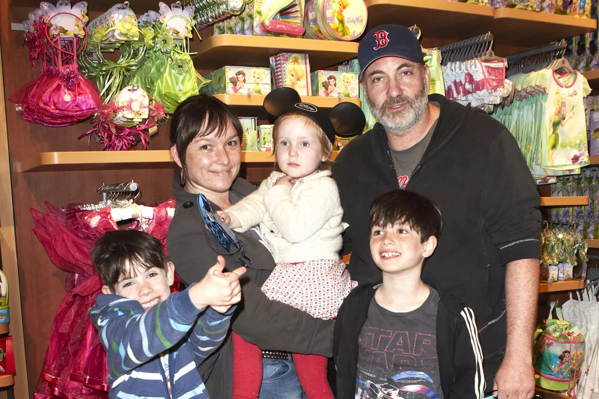 Kim Bodnia ja vaimo ja lapset