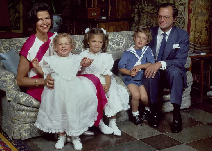 Kuningatar Silvia, prinsessa Madeleine, kruununprinsessa Victoria, prinssi Carlp Philip ja kuningas Kaarle Kustaa.