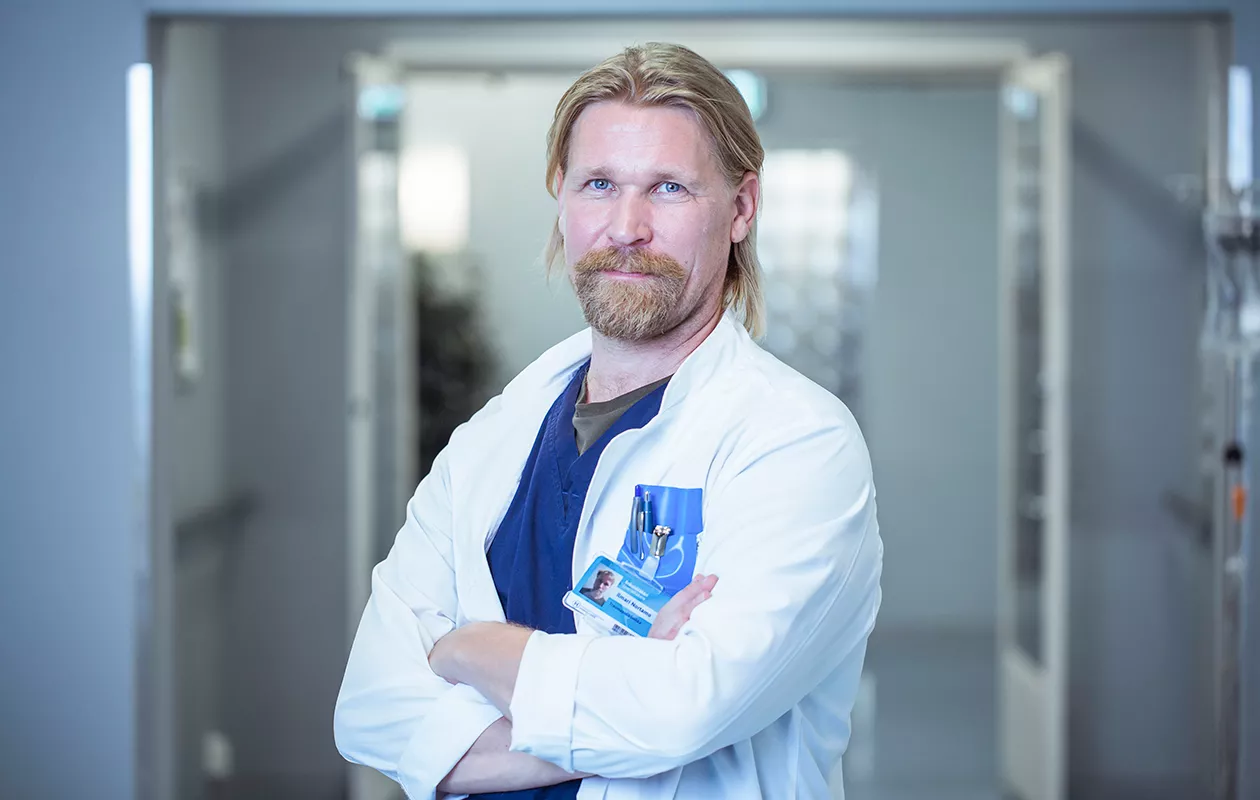 Matti Ristinen näyttelee Syke-sarjassa anestesialääkäri Ilmari Nortamoa.