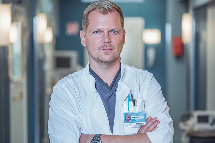 Antti Luusuaniemi näyttelee Syke-sarjassa sydänkirurgi Max Hanssonia.