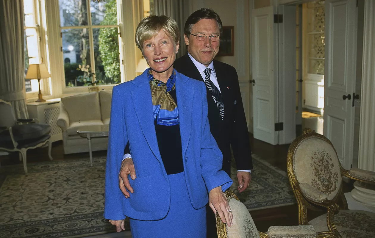 ertti Salolainen ja Anja Salolainen Lontoon residenssissään vuonna 2001.