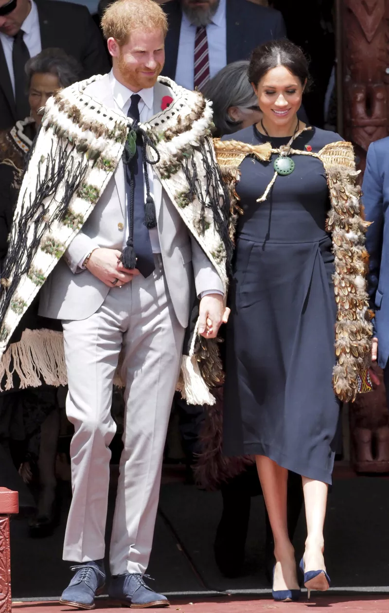 Kuninkaalliset ovat itsekin näyttelijöitä, sanoo brittiläinen kuninkaallisasiantuntija. Uudessa-Seelannissa he saivat ylleen myös roolivaatteet.