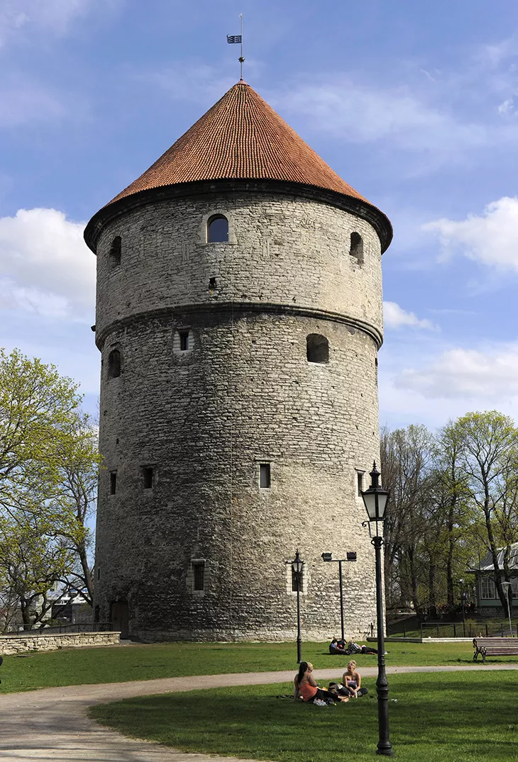 Kiek in de Kök -tornin museo on kurkistus Tallinnan historiaan ja keskiaikaan.