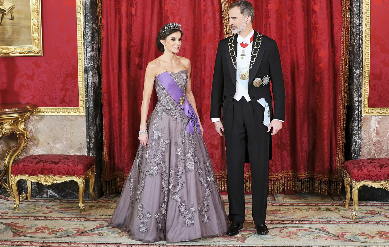 Felipe ja Letizia merkitsevät espanjalaisille modernia monarkiaa. Kuva on otettu helmikuun lopussa pidetyiltä illallisilta, jotka järjestettiin Perun presidentin Martín Alberto Vizcarra Cornejon vieraillessa Espanjassa.