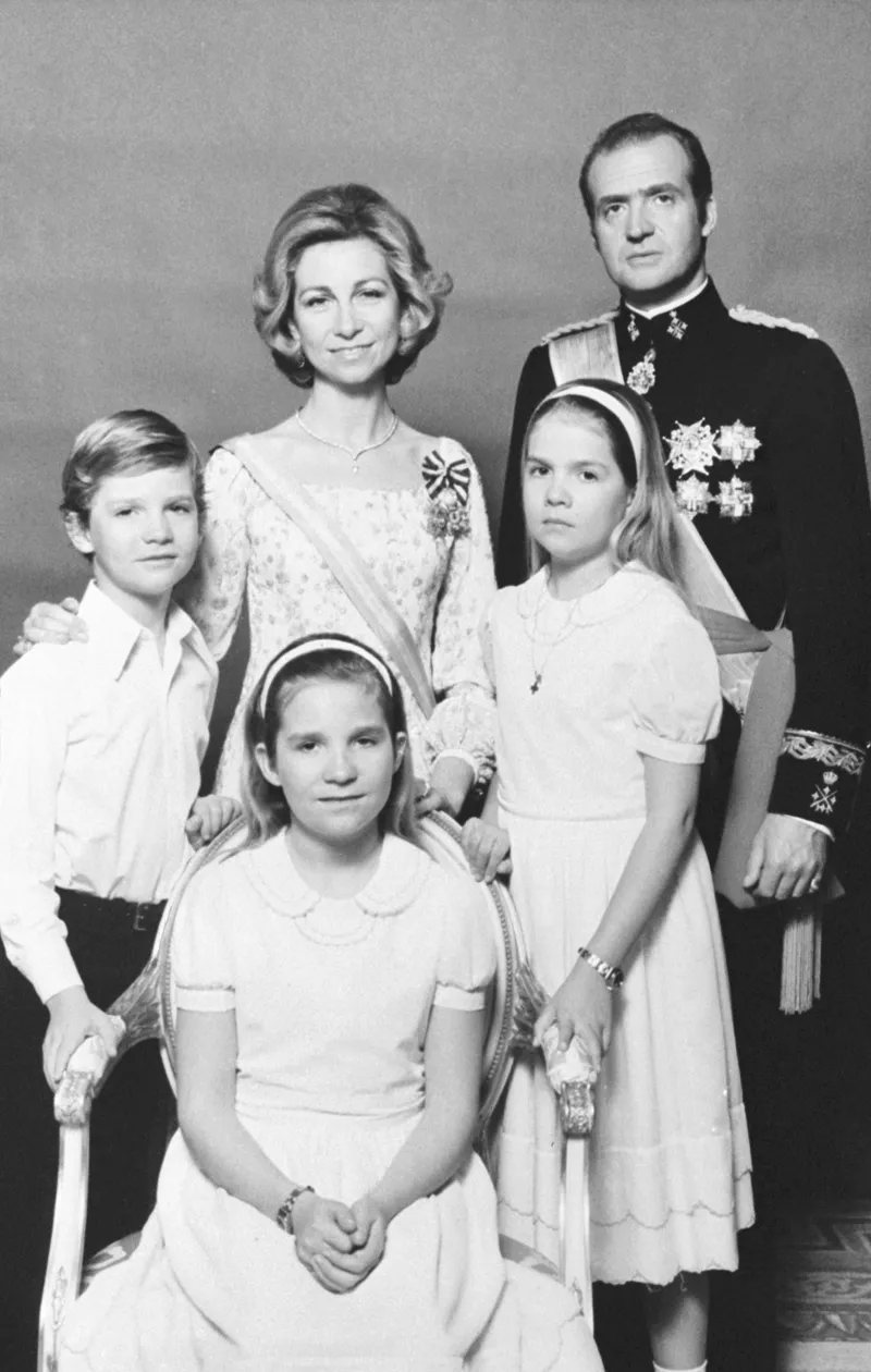 Juan Carlos I ja kuningatar Sofia lapsikatraineen edustivat kenraali Francon ikeen alta vapautuneille espanjalaisille uutta toivoa.