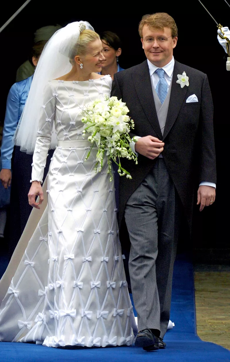 Prinssi Friso luopui arvonimestään voidakseen naida rakastamansa naisen, Mabel Wisse Smitin. Häät pidettiin huhtikuussa 2004.