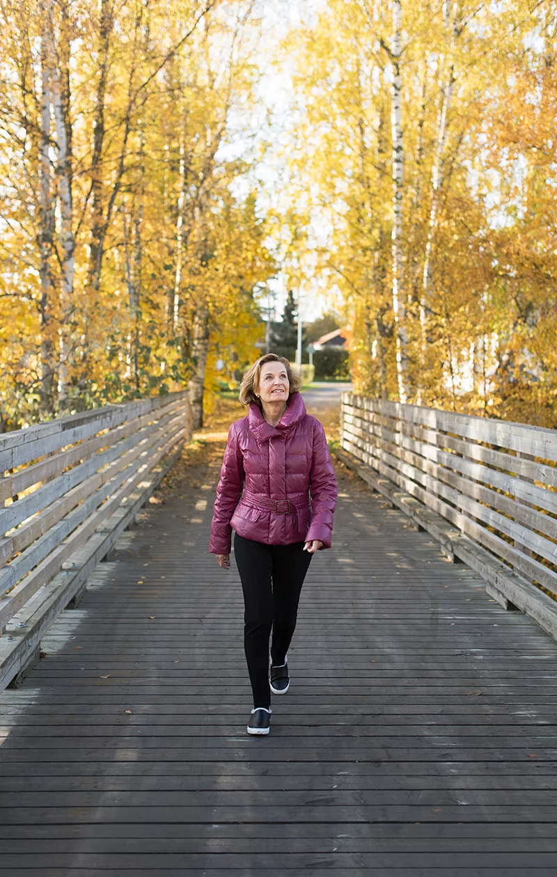 Juoksulenkit ovat vaihtuneet kävelyyn. Anneli Jäätteenmäki sanoo tuntevansa itsensä 64-vuotiaaksi. – Vanheneminen on itse asiassa aika kivaa. Otan lisävuodet vastaan uteliaana.