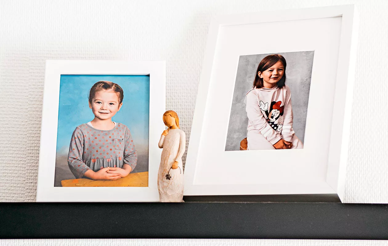 Veeran kuvia on esillä uuden kodin olohuoneessa. Vasemmanpuoleisessa kuvassa hän on neljävuotias, oikeanpuoleinen otettiin reilu vuosi sitten eskarissa.