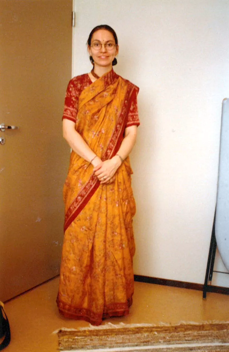 Sari 1990-luvulla nuorena hindununnana Turun silloisessa Krishna-temppelissä.