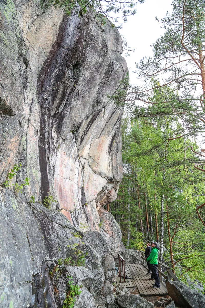 Luontokohde Astuvansalmen kalliomaalaukset.