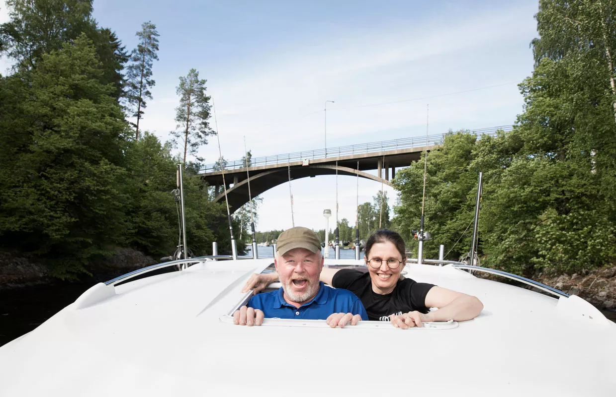 Jukka Laitinen ja Marie ”Misa” Fant aloittivat matkailuyrittämisen parilla kanootilla ja käytetyllä veneellä. 