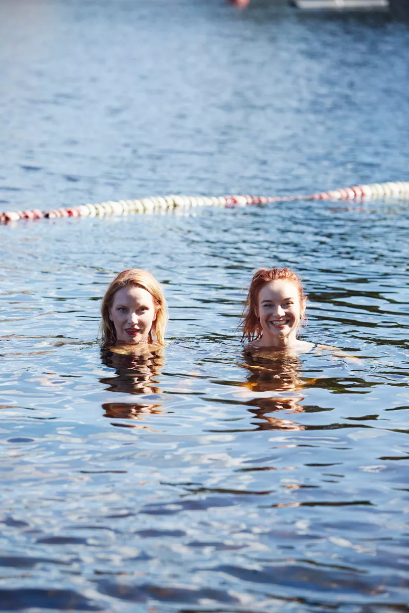 Brewcats-naisille kertyy 60 000 ajokilometriä vuodessa. Reissuillaan he käyvät uimassa aina, kun siihen on mahdollisuus.