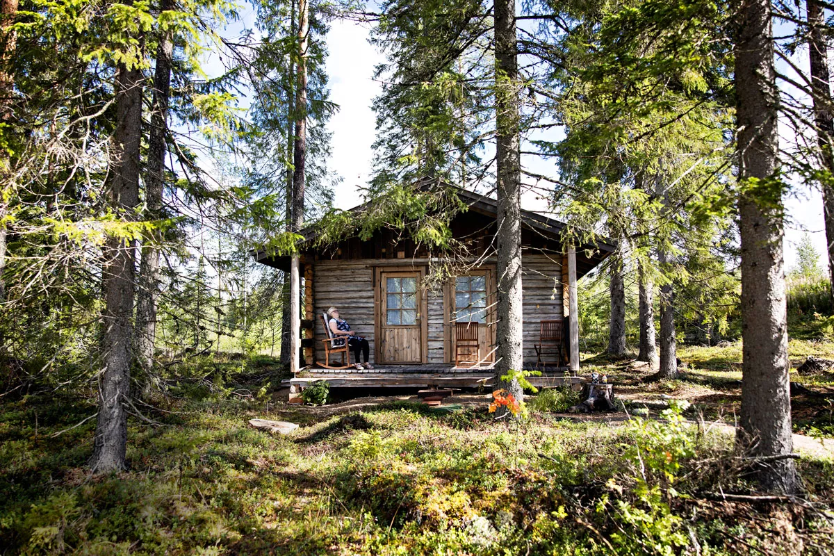Virpin Sonkajärvellä sijaitseva kesä­mökki, Lempiranta, on hänen henki­reikänsä. Vanhojen hirsiseinien ja luonnon rauhassa sielu lepää.