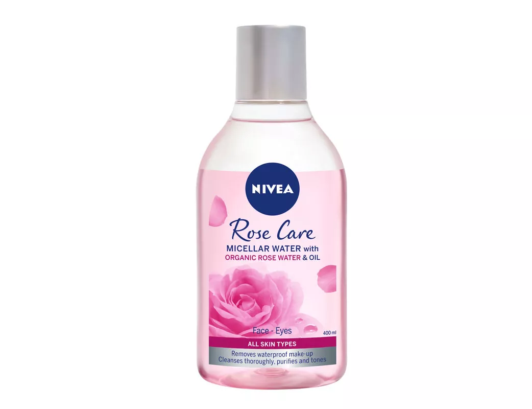 Pyyhkäise iho illalla puhtaaksi Nivea Rose Care Micellar Water -misellivedellä, joka myös kosteuttaa ihoa. Rentouttava tuoksu, 400 ml 9 e. 