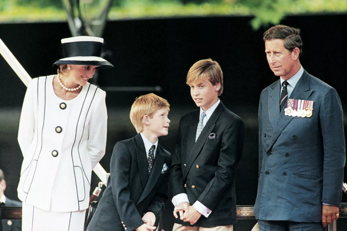 Prinsessa Dianan ja prinssi Charlesin onneton avioliitto heijastui myös heidän lapsiinsa Harryyn (vas.) ja Williamiin. 