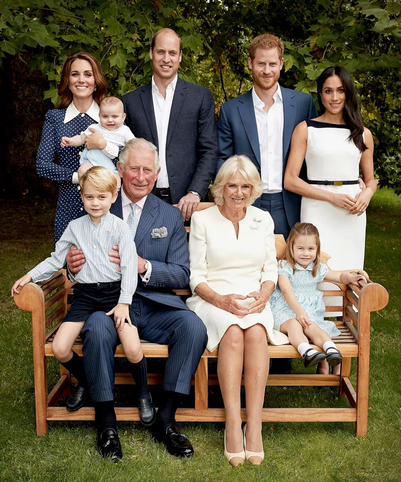 Perhe kokoontui potrettiin prinssi Charlesin 70-vuotispäivänä syksyllä 2018.