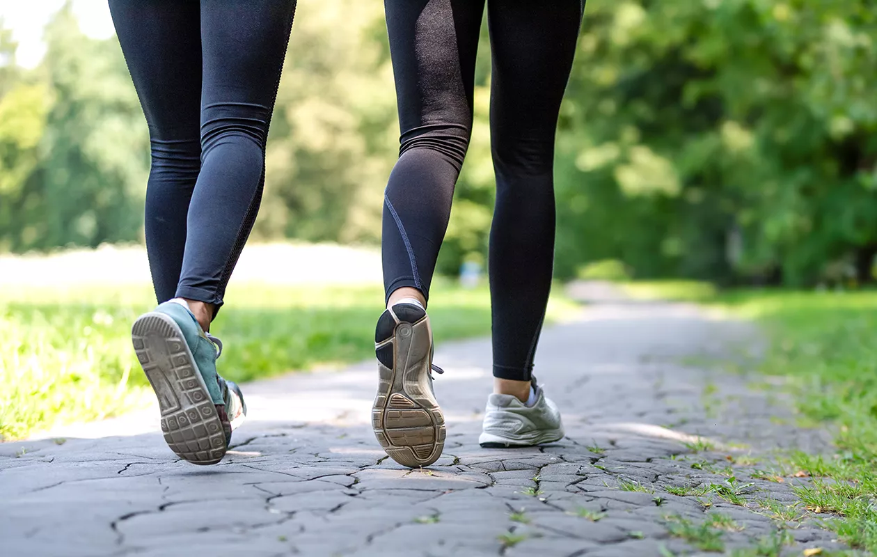 Juoksutavoite voi olla helpompi saavuttaa ystävän kanssa lenkkeillen. Valitkaa yhdessä juoksuohjelma, joka sopii molemmille.