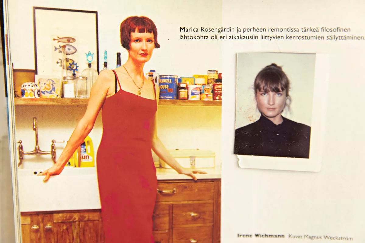 Kaksi kuvaa Maricasta vierekkäin. Toisessa hän seisoo keittiössä, hänellä on punaiset hiukset. Toisessa kuvassa on hän parikymppisenä.