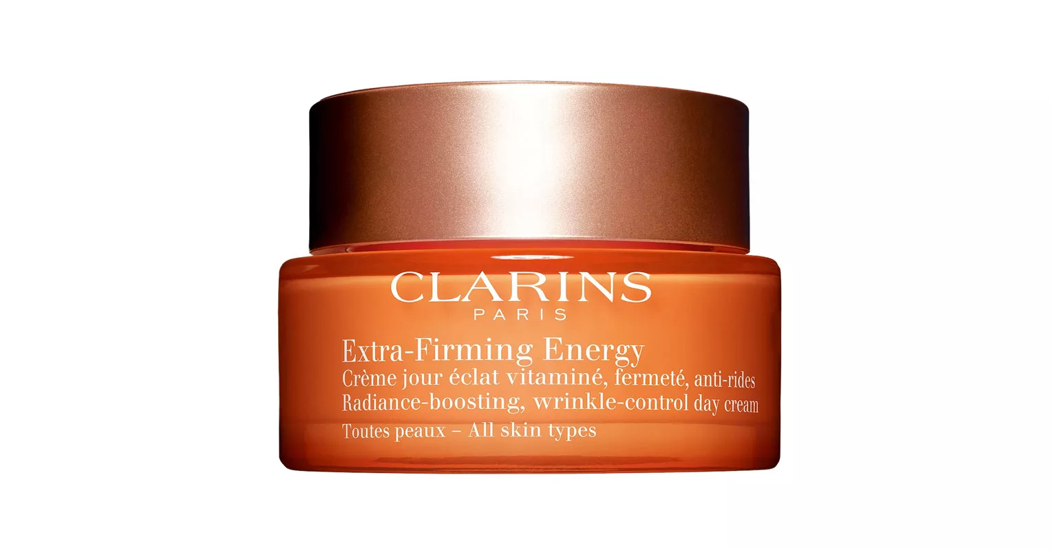 Clarins Extra-Firming Energy – Radiance Boosting Wrinkle Control -päivävoide sisältää luomutuotettuja kasviuutteita ja aprikoosiöljyä, 50 ml 93 e. 