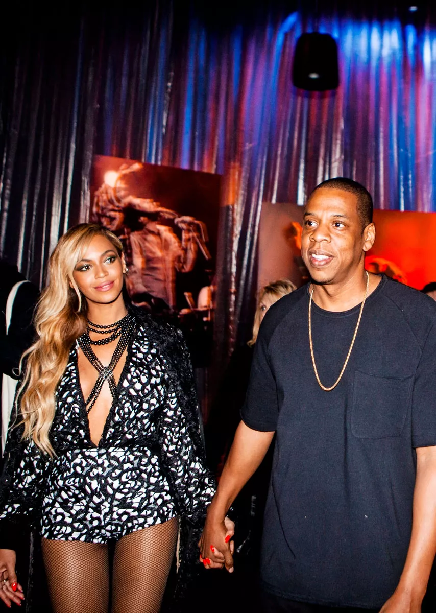 Beyoncé ja Jay Z käsi kädessä.