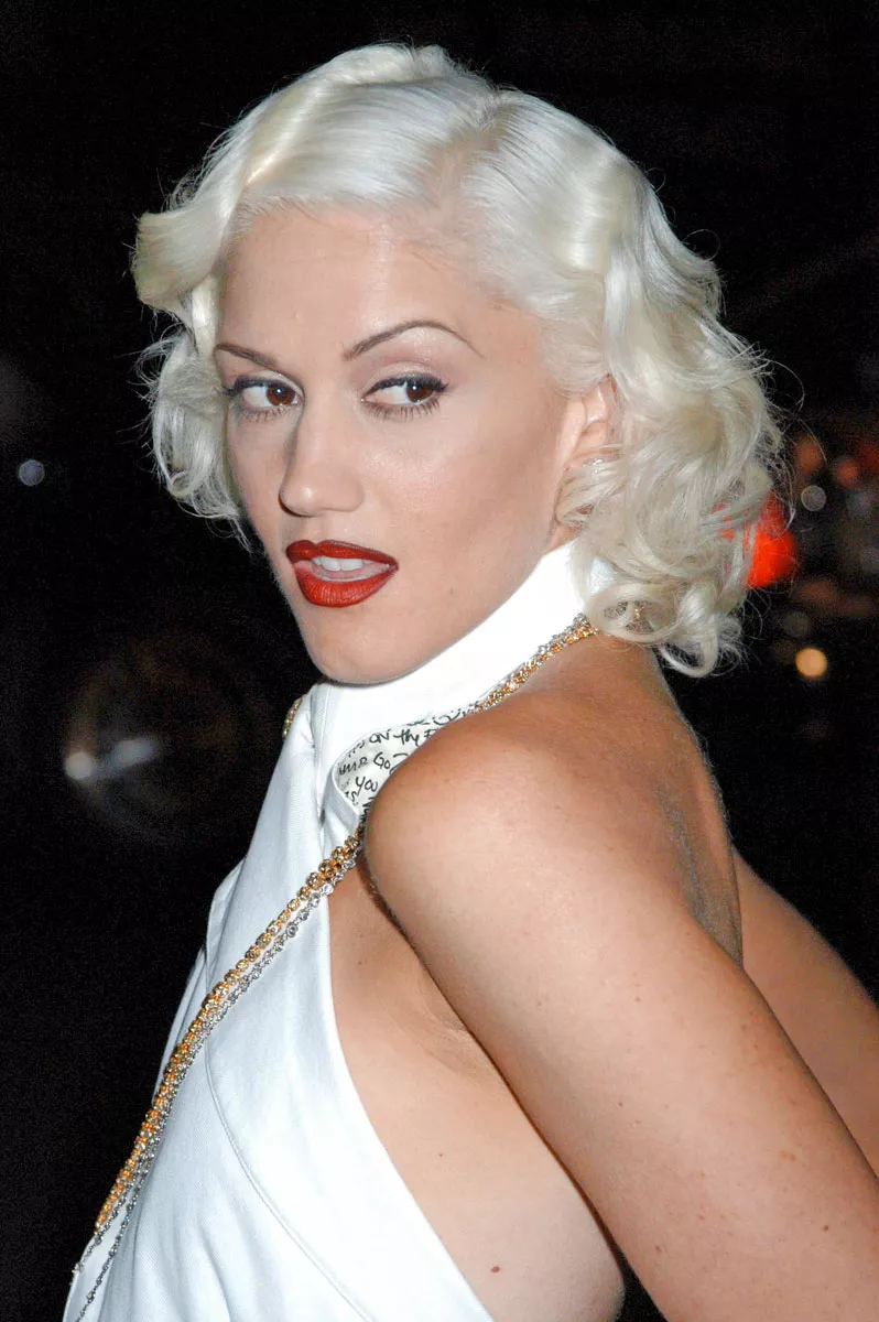 Laulaja Gwen Stefanin kulmakarvat olivat 1990-luvulla viivanohuet.