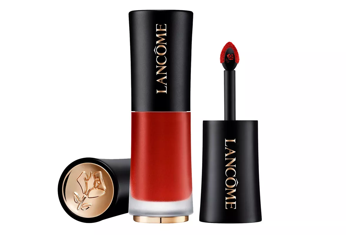 Lancôme L’Absolu Rouge Drama Ink on nestemäinen huulimeikki, joka muistuttaa koostumukseltaan mustetta, sävy 196, 28 e.