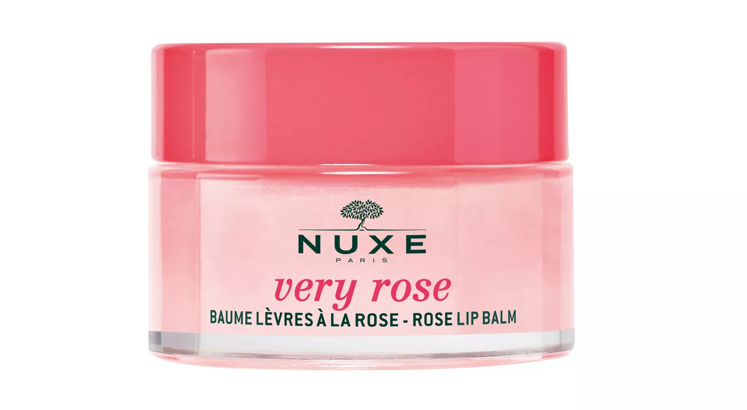 Nuxe Very Rose Lip Balm pehmentää huulet mehiläisvahan, ruusuöljyuutteen sekä karitevoin avulla, 14 e.