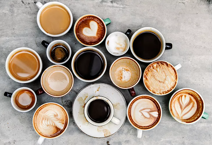 Kofeiinin yliannostus voi tulla, jos juo enemmän kuin neljä kuppia kahvia päivässä. 