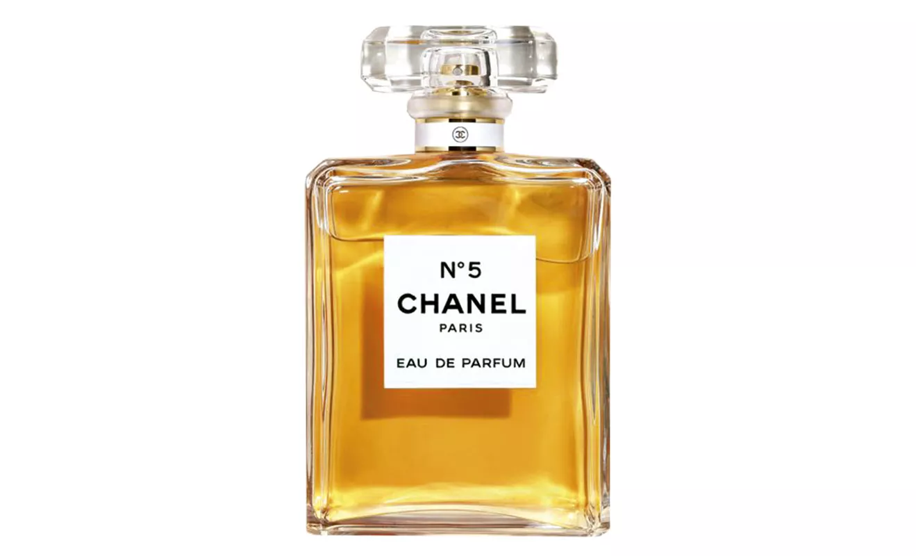  Chanelin ikoninen N°5 hajuvesi lanseerattiin 100 vuotta sitten. 