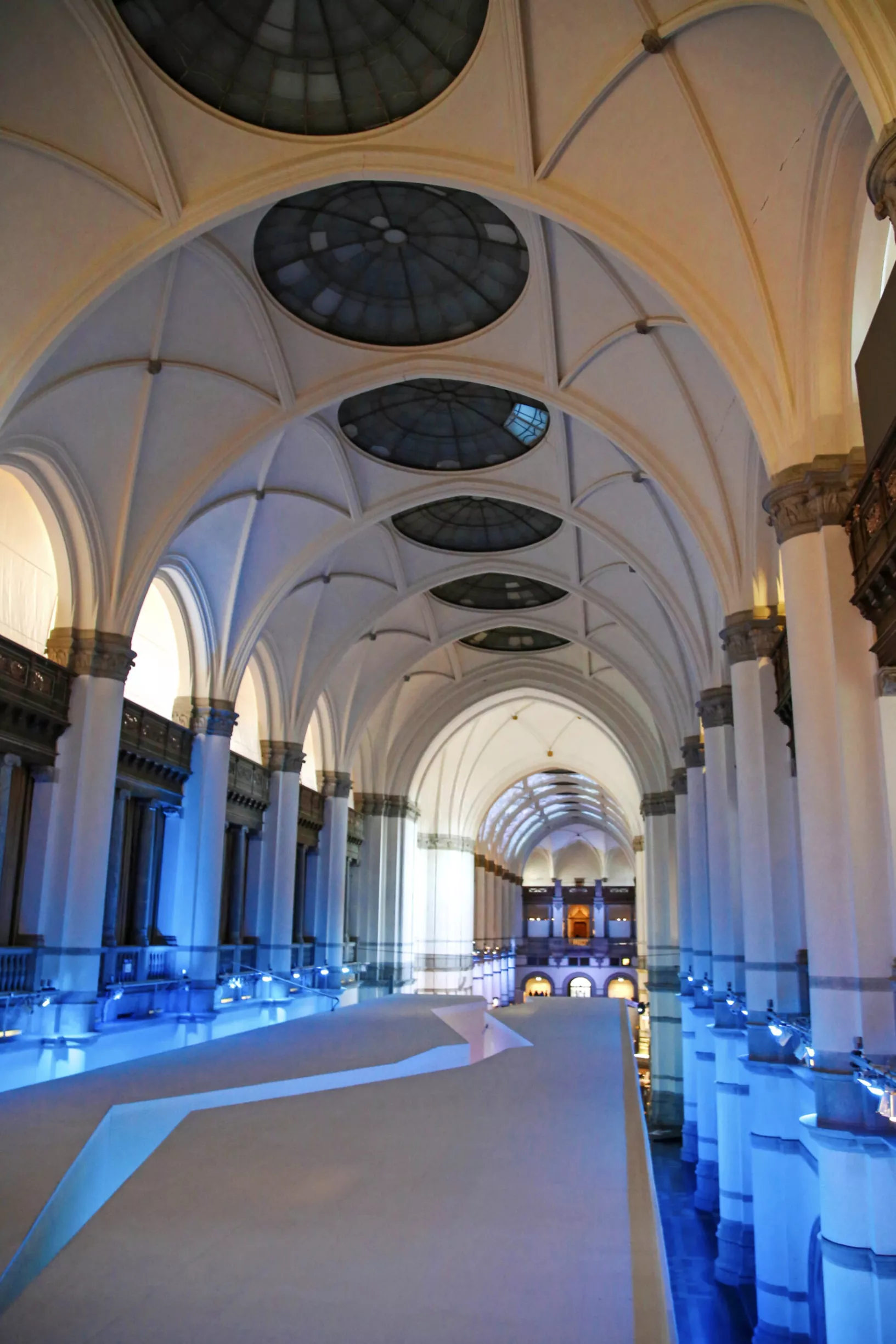  Djurgårdenin Nordiska museet kiinnostaa jo mahtipontisen arkkitehtuurinsa vuoksi.