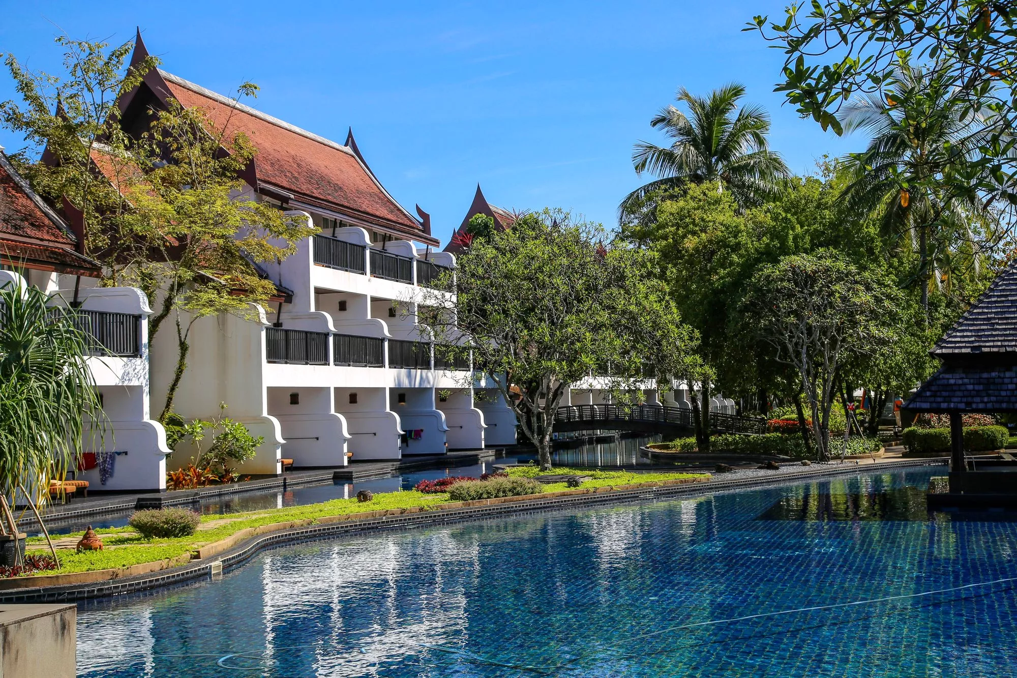 JW Marriot Khao Lak Resort & Span uima-altaalla ei ollut joulukuussa ruuhkaa.