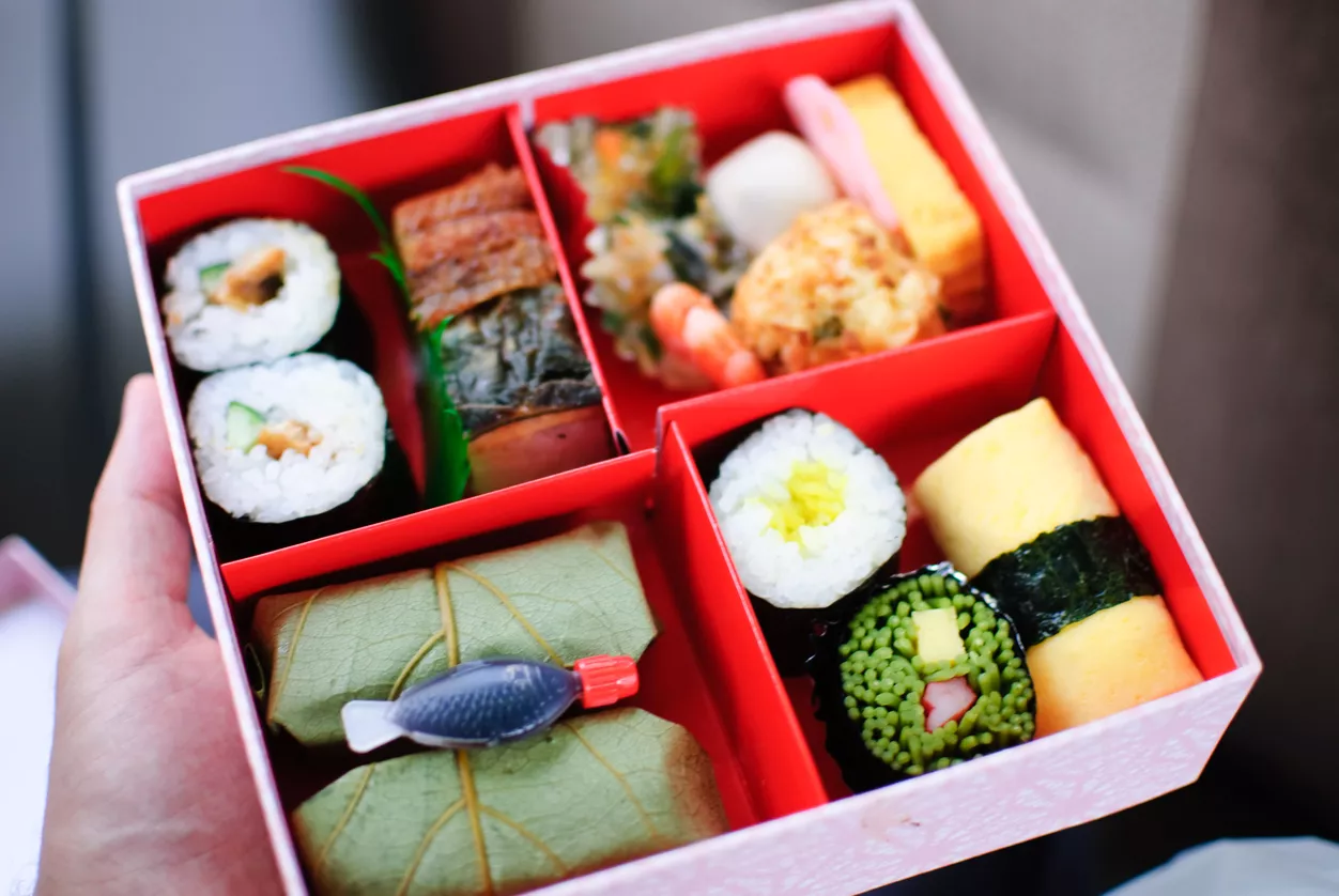 Sushi on luonnollisesti varsin tavallinen bento boxin täyte.