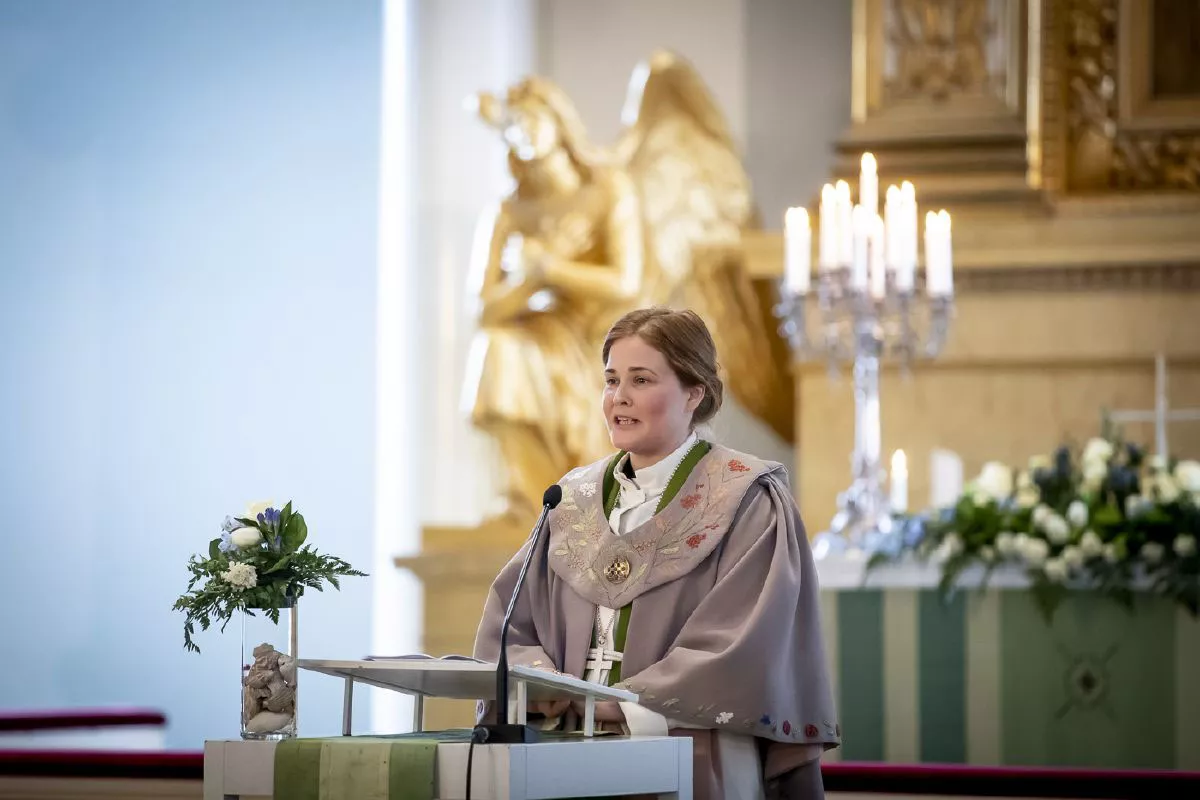 Jumalanpalveluksessa saarnasi Turun piispa Mari Leppänen