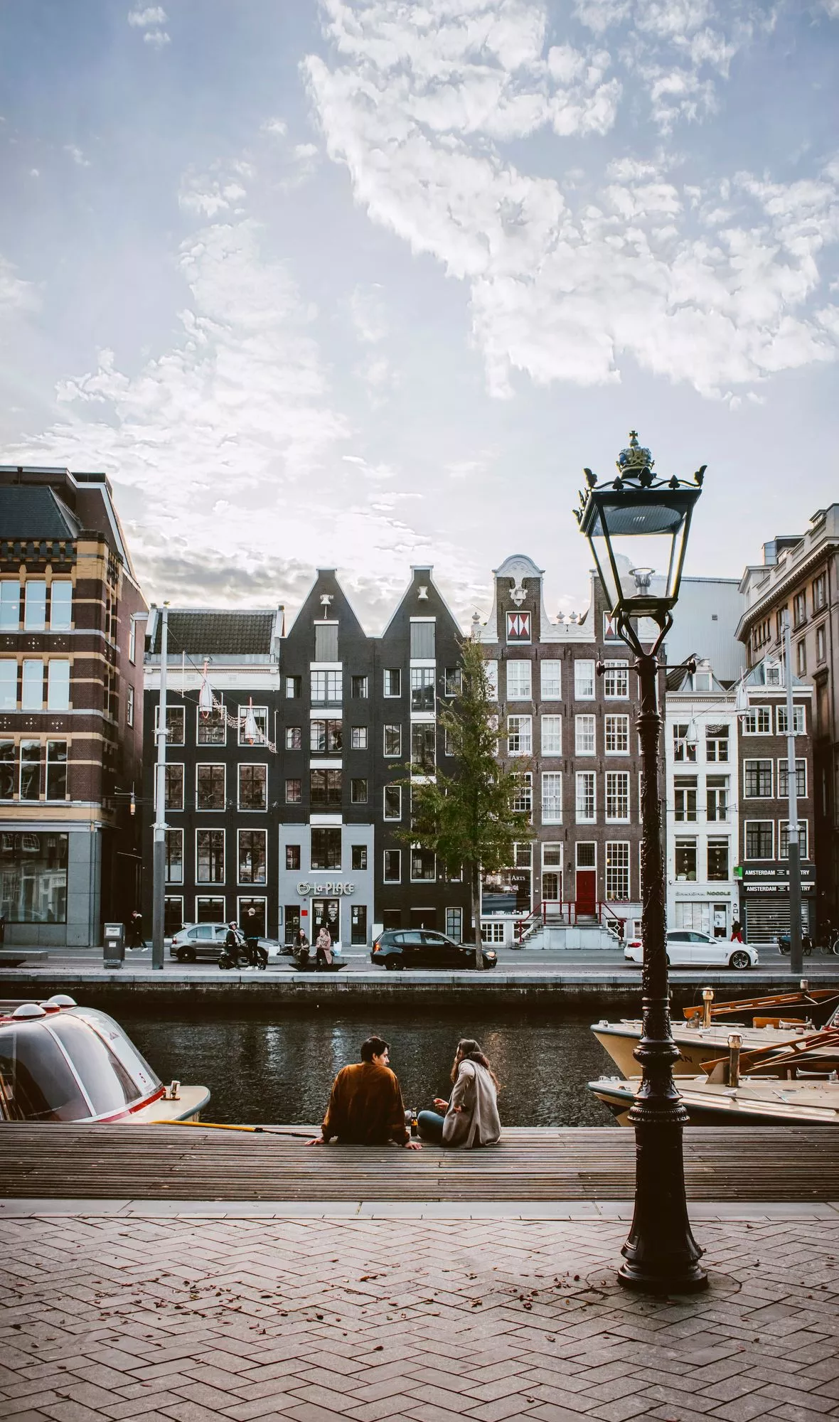Amsterdam viehättää arkkitehtuurillaan.