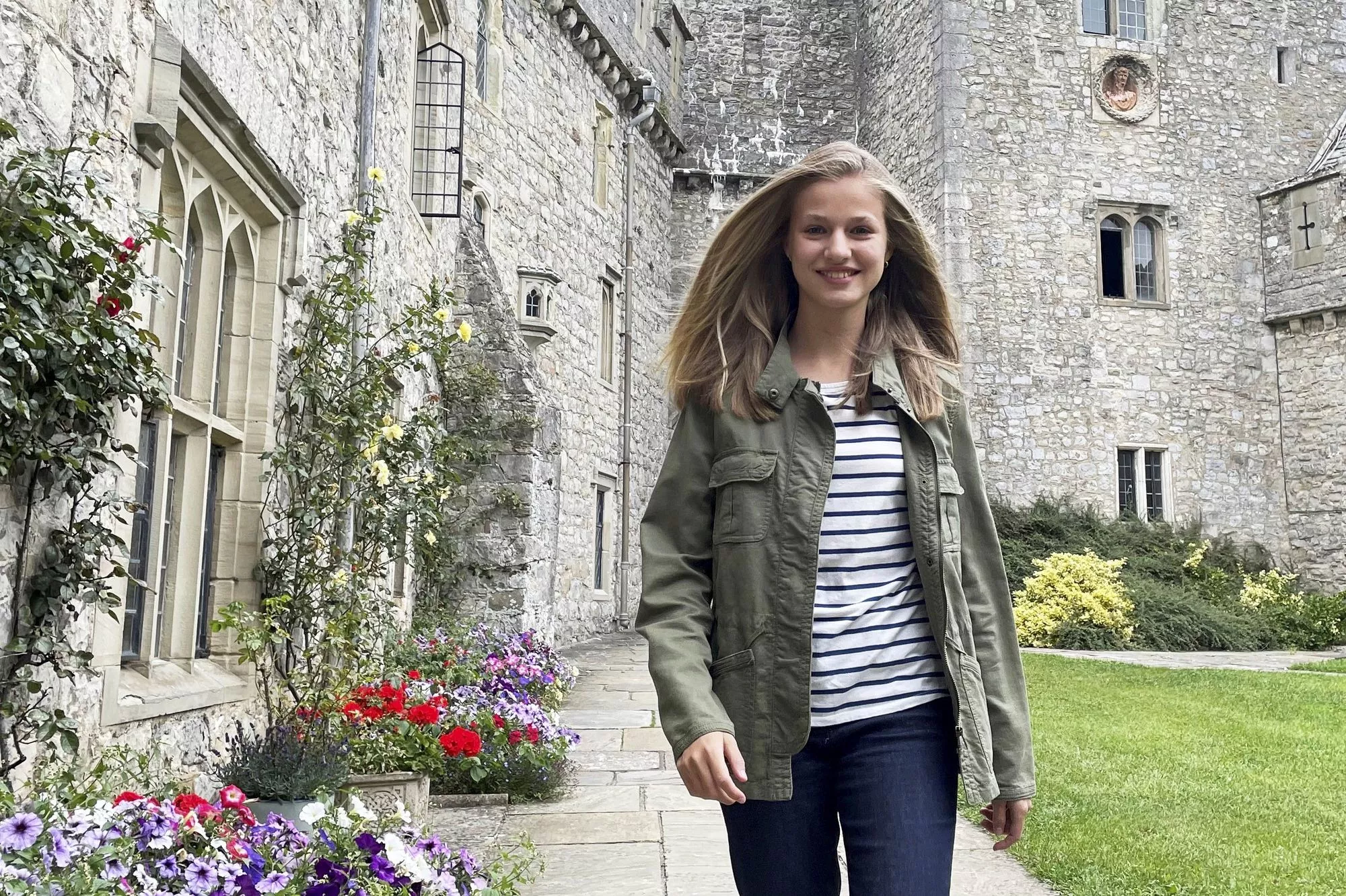 Kruununprinsessa Leonor käy Walesissa samaa koulua kuin Alankomaiden prinsessa Alexia. 