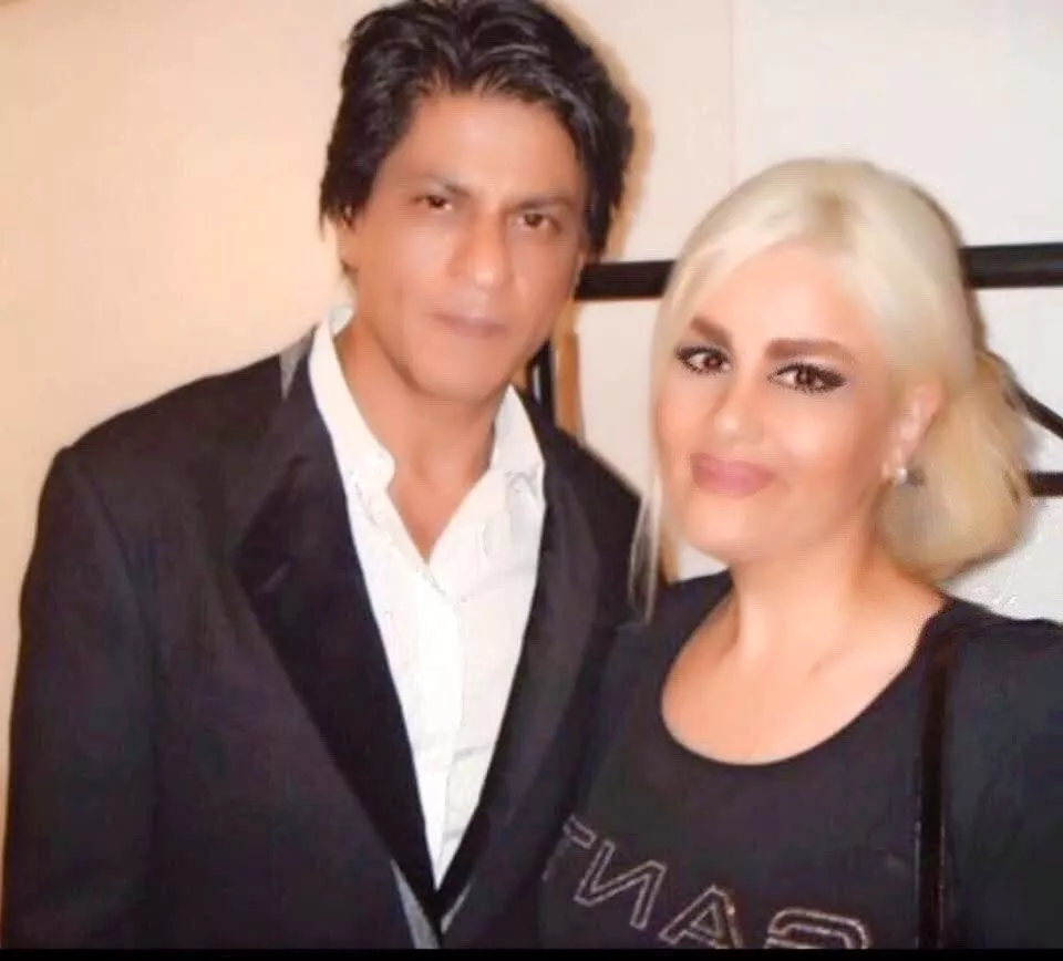 Zara ja Bollywood-näyttelijä Shah Rukh Khan, jonka suosikkimaskeeraajana hän toimi Lontoossa.