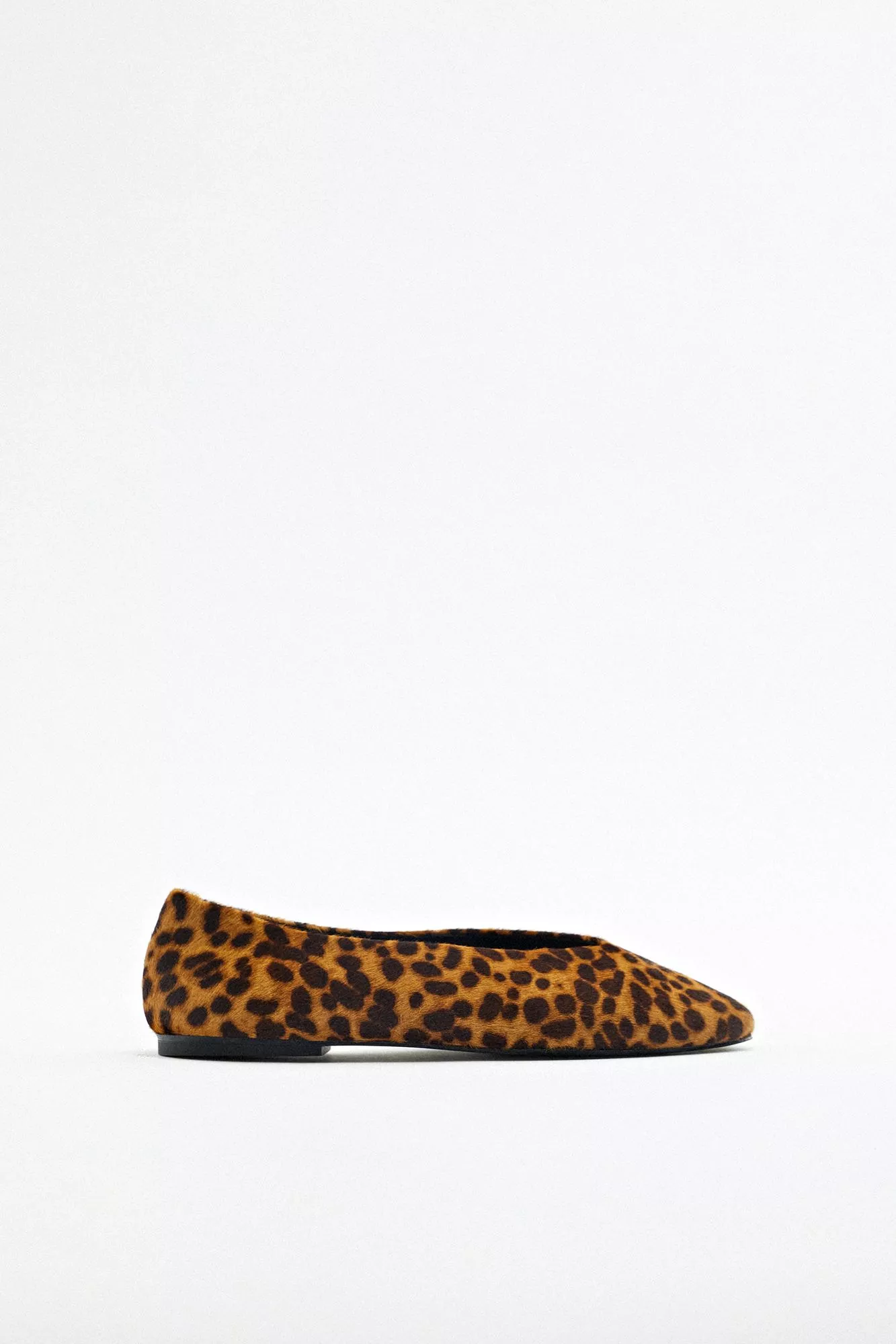 Leopardikuosiset nahkaballerinat 55,95 e, Zara.