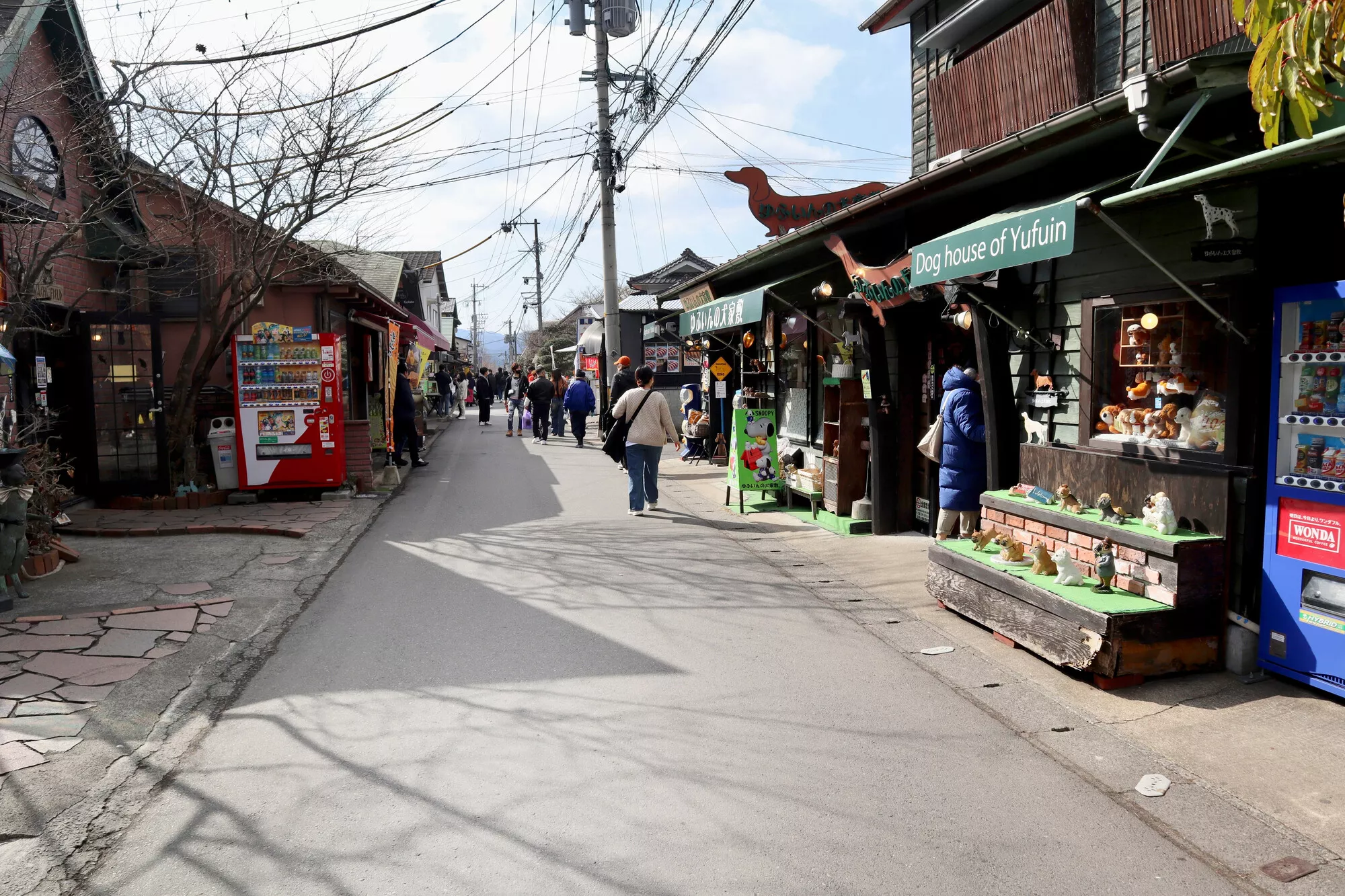 Yufuinista kannattaa ostaa paikallisilta käsityöläisiltä matkamuistoksi syömäpuikot ja soijakulhot.