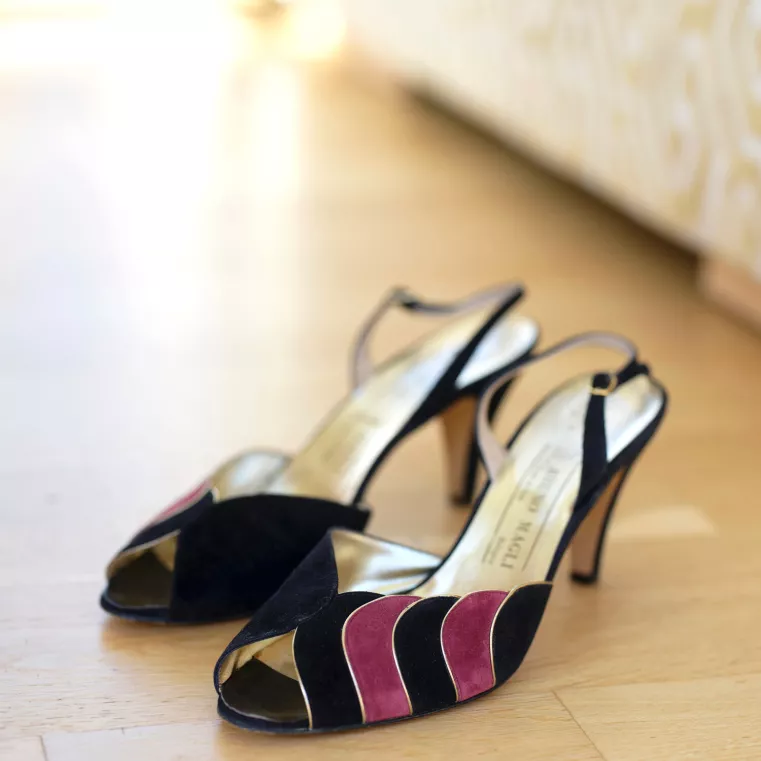 Bruno Maglin värikkäät sandaletit ovat vintagelöytö.