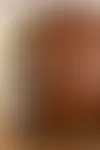 Kuvataiteilija Jaana Rannikko on tehnyt muotokuvat Hannusta ja tämän puolisosta, oopperaohjaaja Italo Nunziatasta. Hannu antoi taiteilijalle kehykset ja pyysi niihin muotokuvat. Iso tiikkinen astiakaappi on intialainen arkistokaappi ja hankittu Mokosta Helsingistä. Se painaa 180 kiloa. Kiinalaiset riisinsäilytysastiat sen molemmin puolin ovat terrakottasavea.