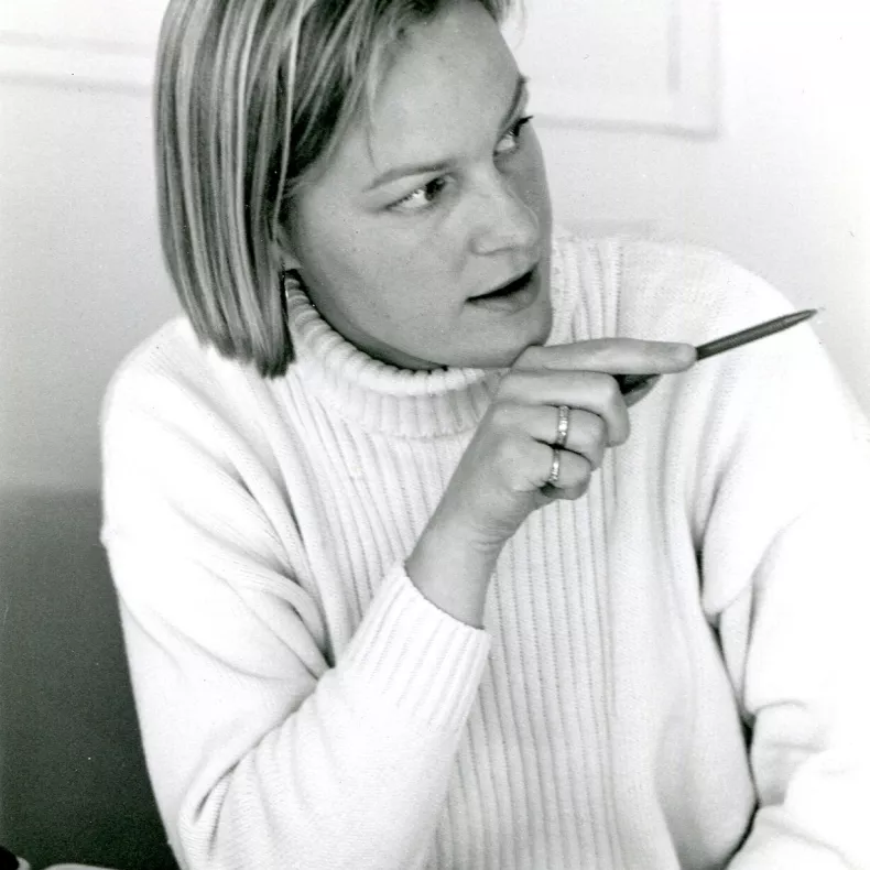 Eva Biaudet nuorena kansanedustajana vuonna 1993.
