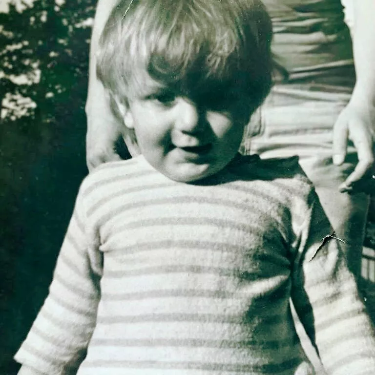Hans 1-vuotiaana.