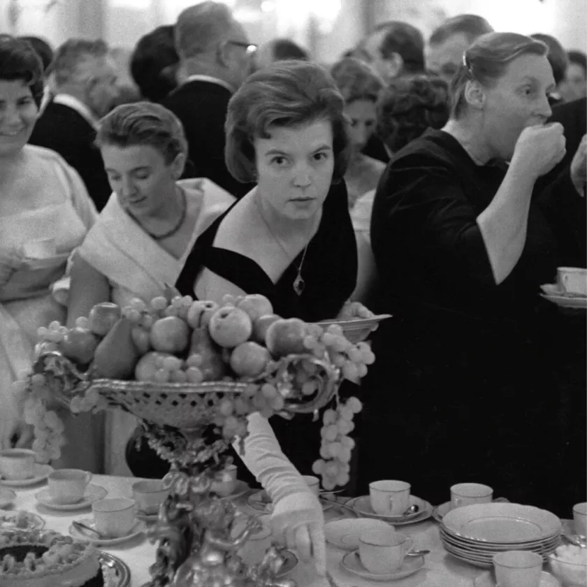 Alkujaan Linnan juhlat olivat kahvikekkerit. Vuonna 1961 makeat leivät ja kahvi maistuivat vieraille hyvin.