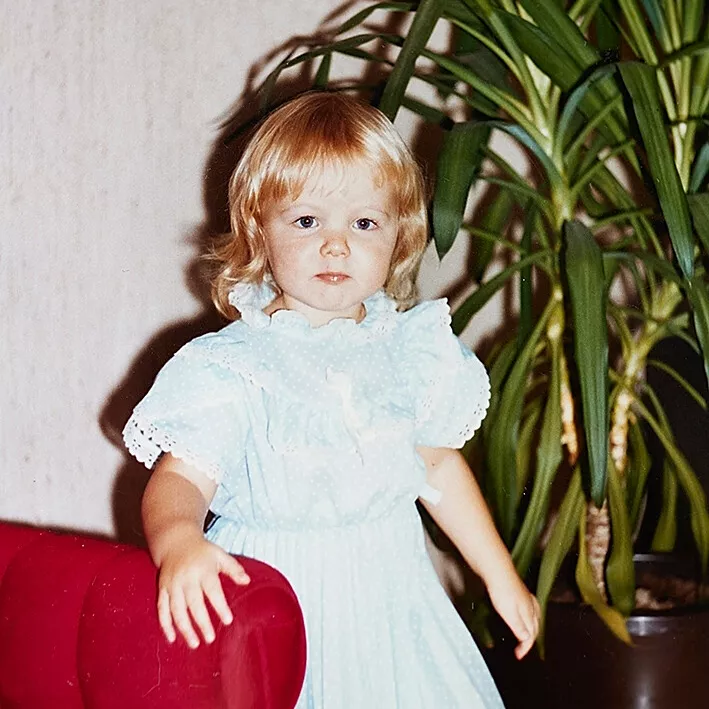 Erika Koivumäki 2-vuotiaana.