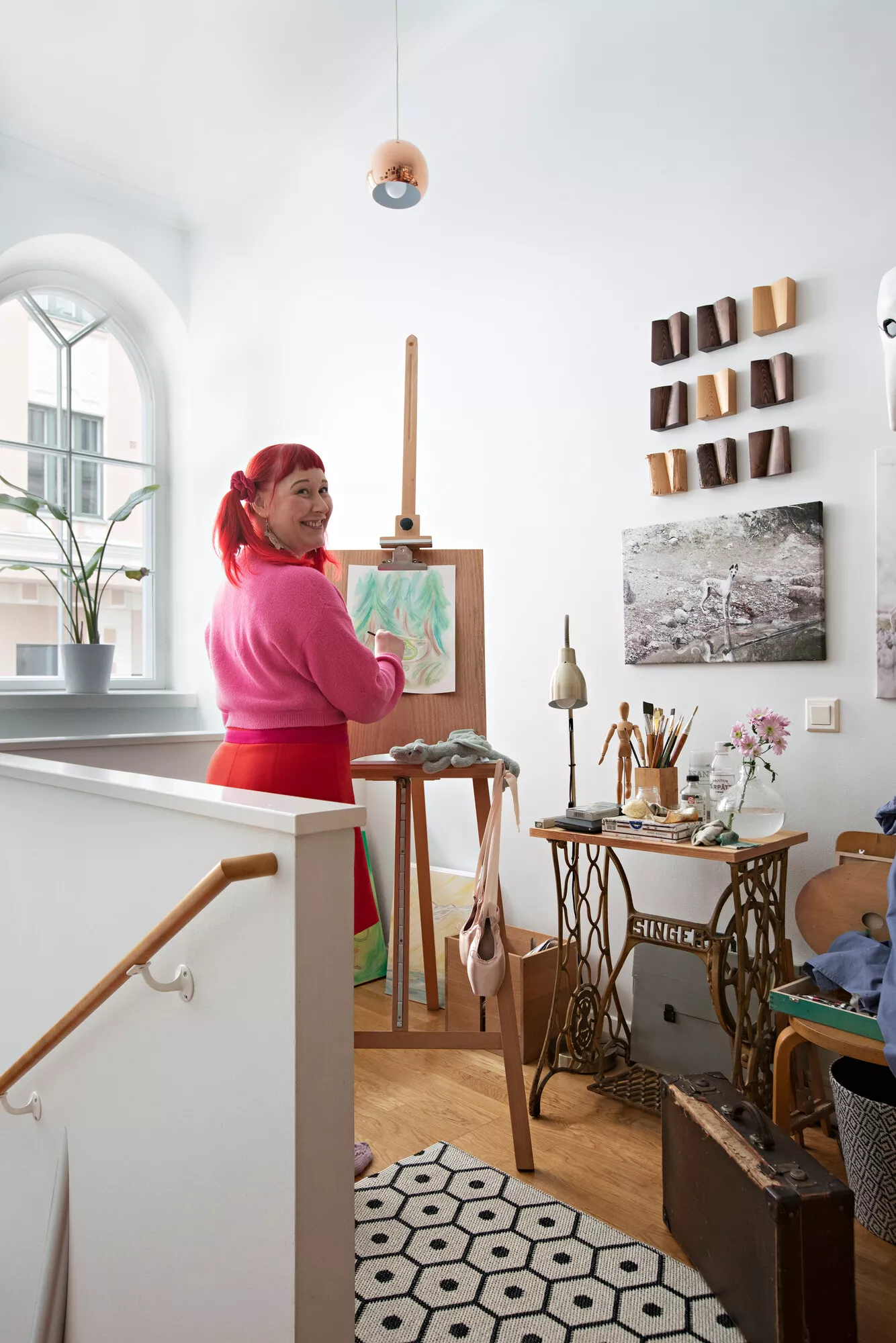 Maalaaminen on Liisalle rakas harrastus, joka on kuulunut elämään jo lapsesta asti. Mini-ateljee sineitöi asunnon osto­päätöksen Liisan osalta.