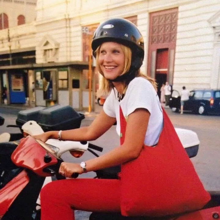 Ruusa matkusti paljon nuoruusvuosinaan. Tässä Italiassa vuonna 2000. – Kävin moikkaamassa ystävääni, joka opiskeli siellä.