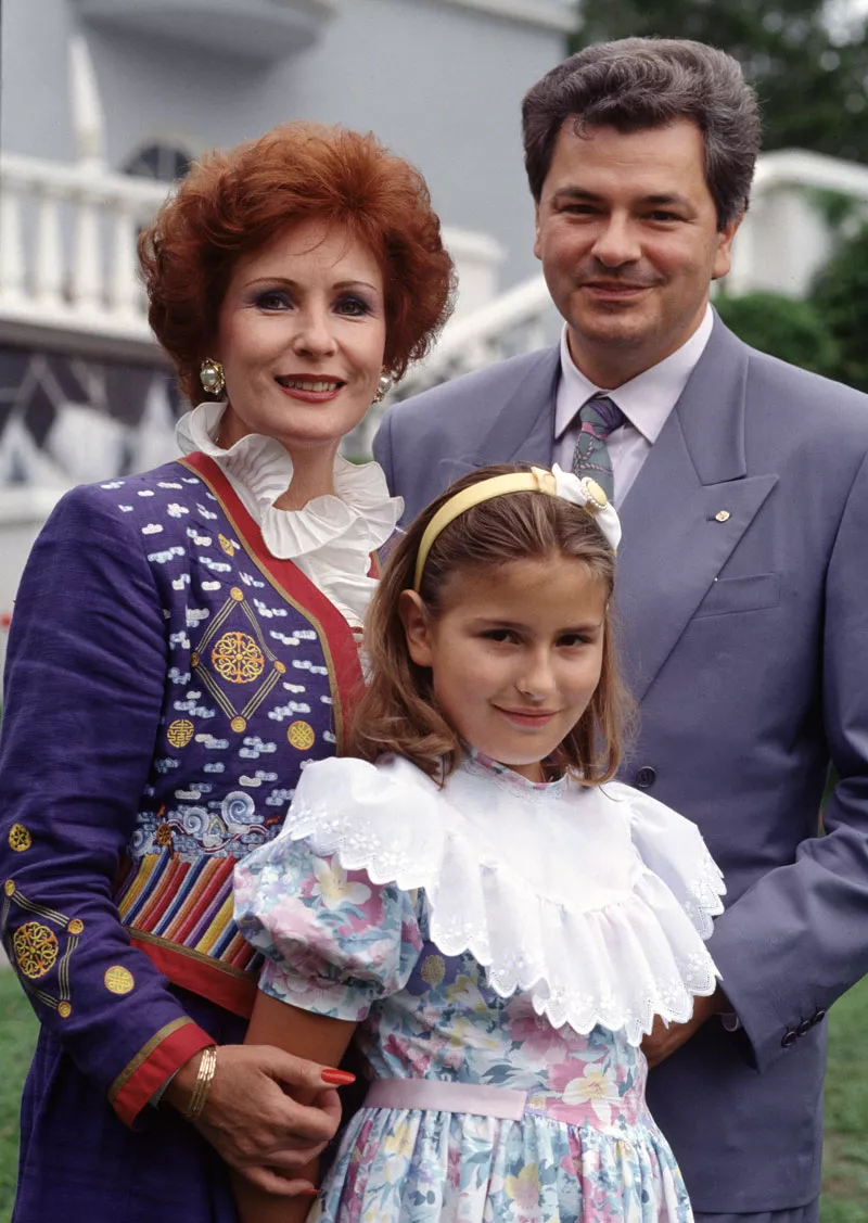 Maria Lund vanhempiensa Tamara Lundin ja Alexandru Ionitzan kanssa vuonna 1992.
